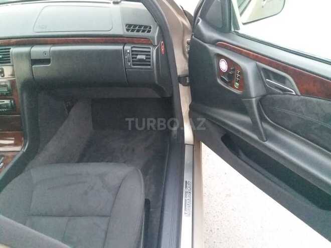 Mercedes E 220 2001, 370,000 km - 2.2 l - Zaqatala
