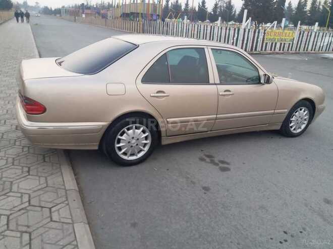 Mercedes E 220 2001, 370,000 km - 2.2 l - Zaqatala