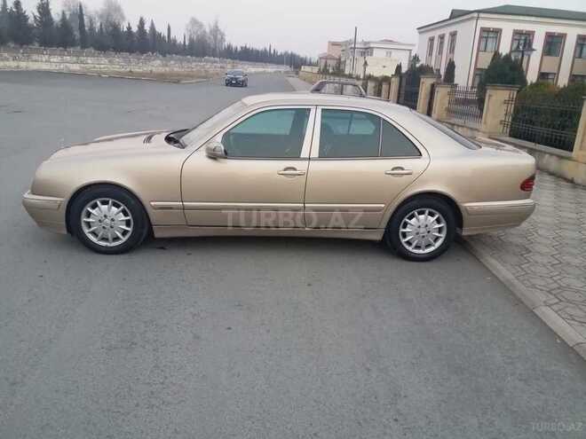 Mercedes E 220 2001, 370,000 km - 2.2 l - Zaqatala
