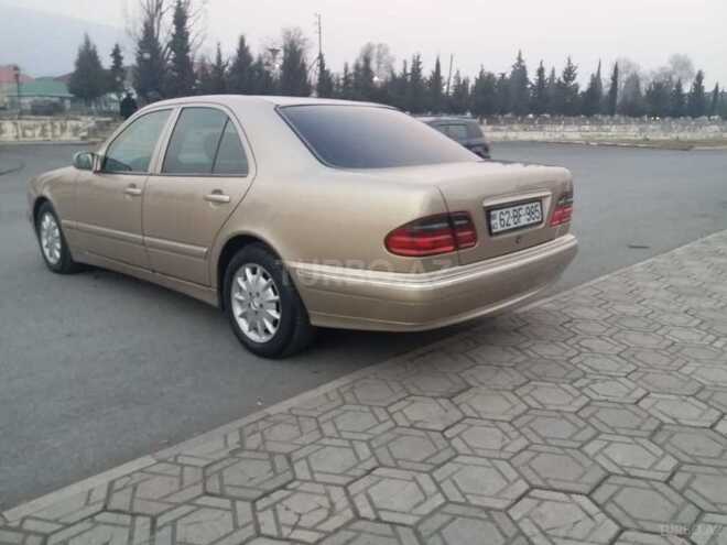 Mercedes E 220 2001, 370,000 km - 2.2 l - Zaqatala