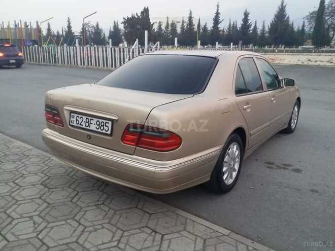 Mercedes E 220 2001, 370,000 km - 2.2 l - Zaqatala
