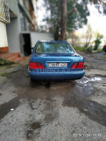 Mercedes E 240 1999, 232,000 km - 2.6 л - Bakı