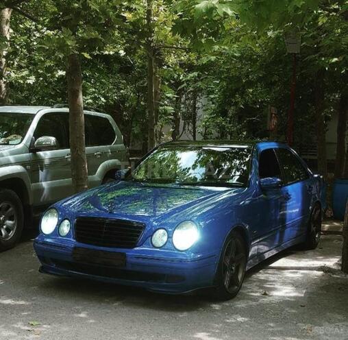 Mercedes E 220 2001, 350,000 km - 2.2 л - Bakı