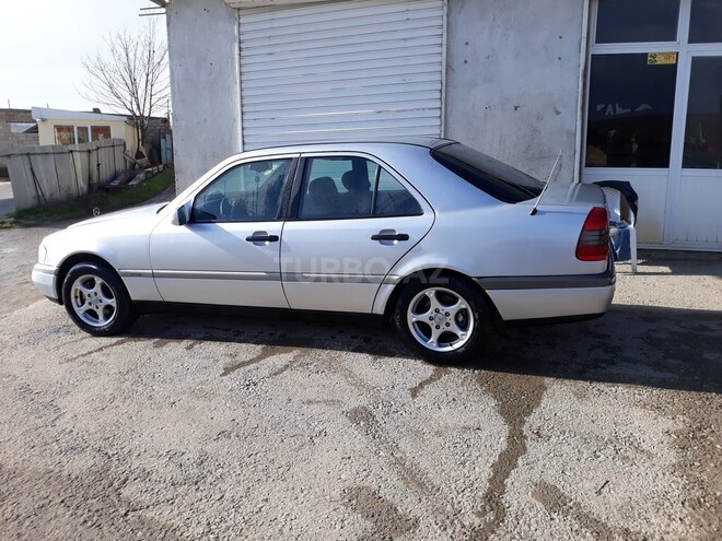 Mercedes C 220 1995, 318,814 km - 2.2 l - Şamaxı