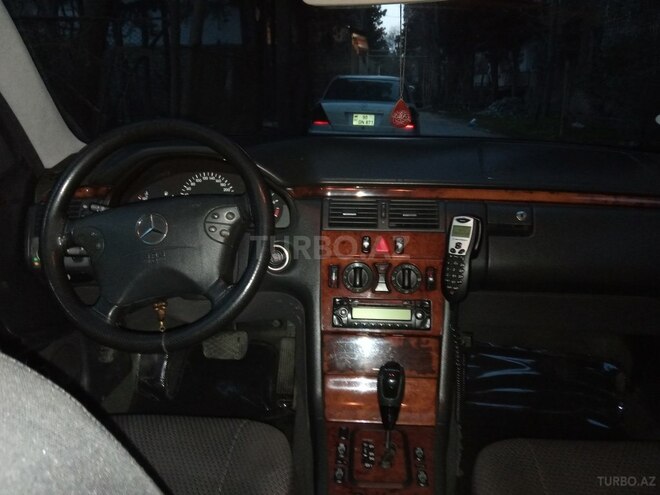 Mercedes E 270 2002, 442,330 km - 2.7 l - Bakı