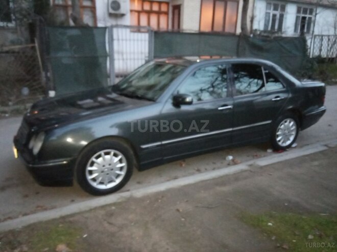 Mercedes E 270 2002, 442,330 km - 2.7 l - Bakı