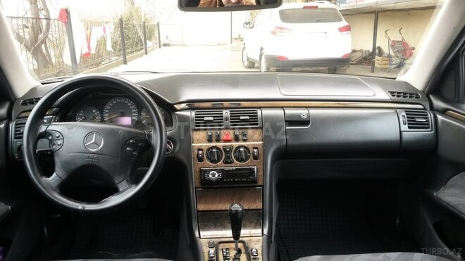 Mercedes E 270 1999, 281,000 km - 2.7 l - Gəncə