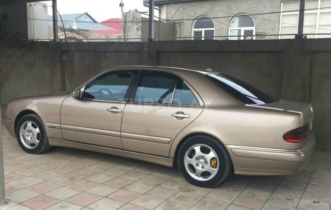 Mercedes E 220 2000, 276,000 km - 2.2 l - Bakı