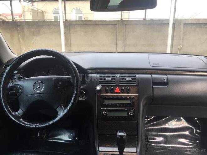 Mercedes E 220 2000, 276,000 km - 2.2 l - Bakı
