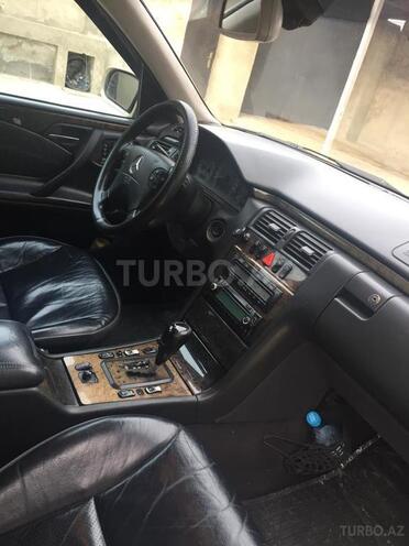 Mercedes E 220 2000, 276,000 km - 2.2 l - Bakı