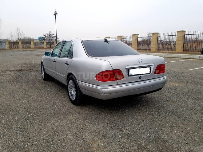 Mercedes E 230 1996, 318,700 km - 2.3 l - Yevlax