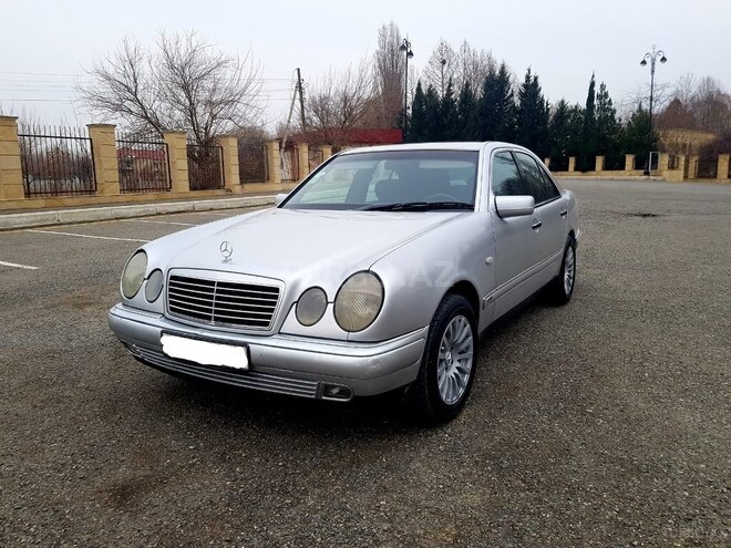 Mercedes E 230 1996, 318,700 km - 2.3 l - Yevlax