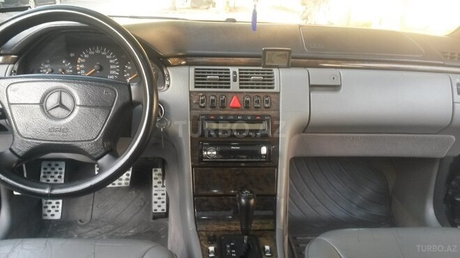 Mercedes E 240 1998, 450,000 km - 2.4 l - Bakı