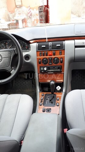 Mercedes E 240 1998, 314,000 km - 2.4 l - Beyləqan