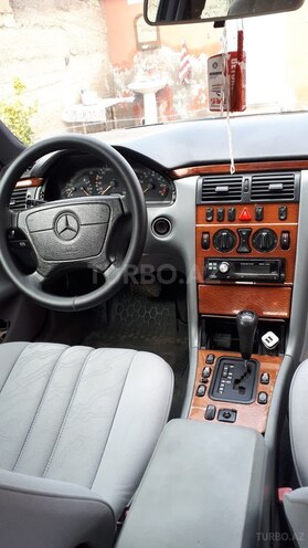 Mercedes E 240 1998, 314,000 km - 2.4 l - Beyləqan