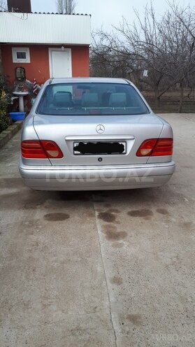 Mercedes E 240 1998, 314,000 km - 2.4 l - Beyləqan