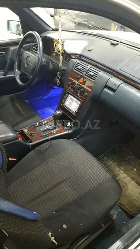 Mercedes E 230 1995, 334,000 km - 0.2 l - Gəncə