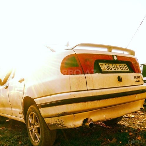 Volkswagen Polo 1995, 170,000 km - 1.8 l - Qəbələ
