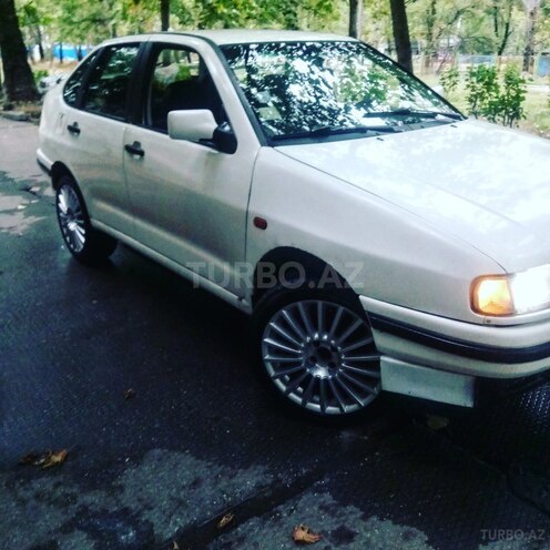 Volkswagen Polo 1995, 170,000 km - 1.8 l - Qəbələ