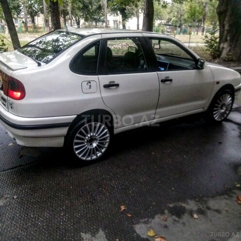 Volkswagen Polo 1995, 170,000 km - 1.8 l - Qəbələ