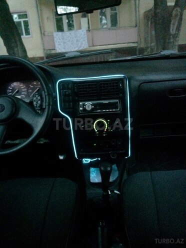 Volkswagen Polo 1995, 170,000 km - 1.8 l - Qəbələ