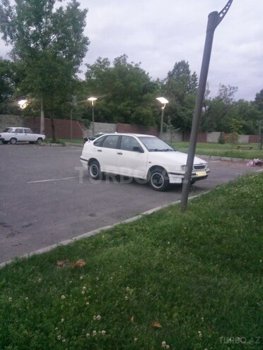 Volkswagen Polo 1995, 170,000 km - 1.8 l - Qəbələ