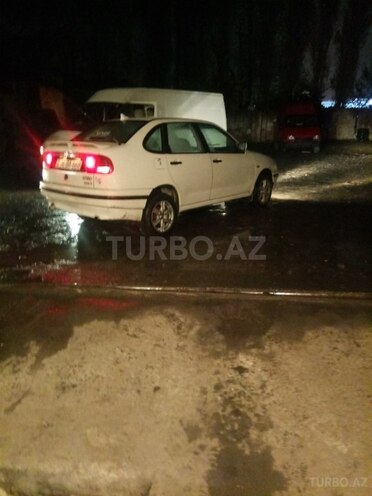 Volkswagen Polo 1995, 170,000 km - 1.8 l - Qəbələ