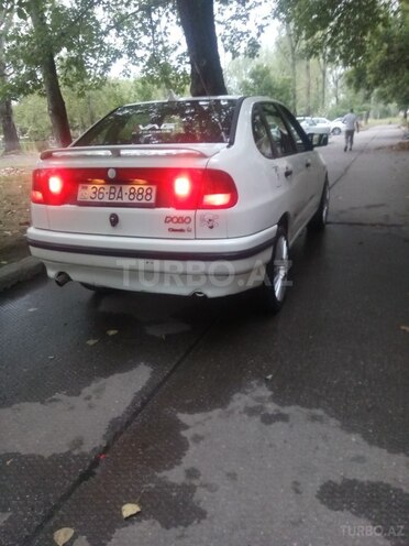 Volkswagen Polo 1995, 170,000 km - 1.8 l - Qəbələ