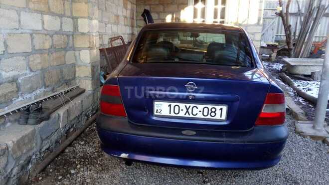 Opel Vectra 1996, 250,000 km - 1.8 l - Qusar