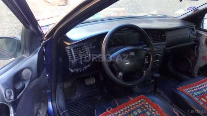 Opel Vectra 1996, 250,000 km - 1.8 l - Qusar