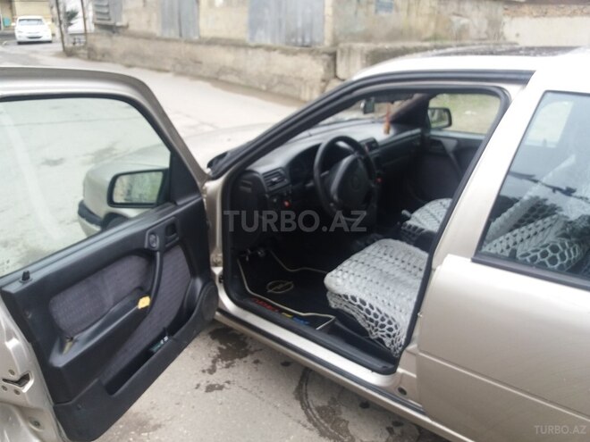 Opel Vectra 1993, 296,000 km - 1.8 l - Sumqayıt
