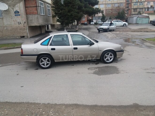 Opel Vectra 1993, 296,000 km - 1.8 l - Sumqayıt