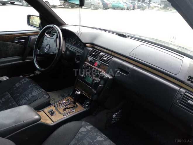 Mercedes E 240 1999, 290,000 km - 2.4 l - Sumqayıt