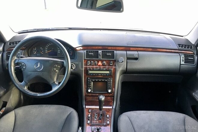 Mercedes E 220 2001, 203,500 km - 2.2 l - Bakı