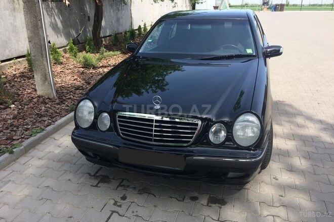Mercedes E 220 2001, 203,500 km - 2.2 l - Bakı