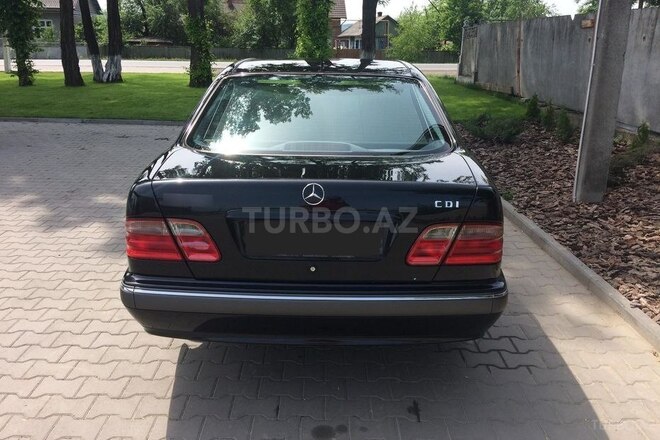 Mercedes E 220 2001, 203,500 km - 2.2 l - Bakı