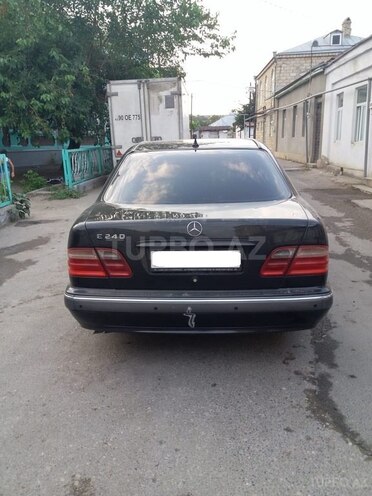 Mercedes E 240 2000, 280,000 km - 2.4 л - Quba