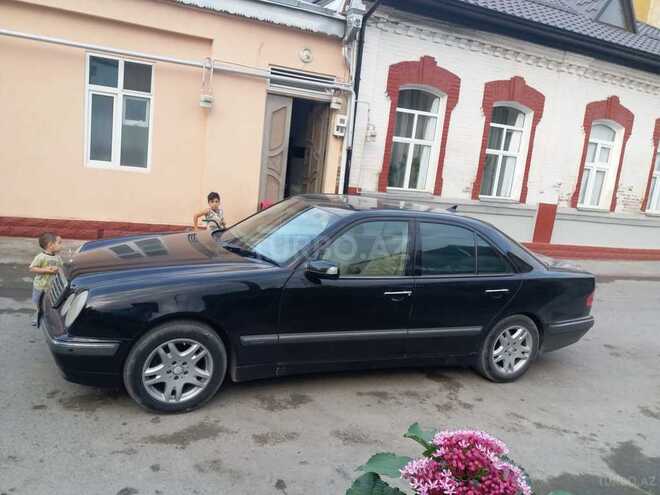 Mercedes E 240 2000, 280,000 km - 2.4 л - Quba