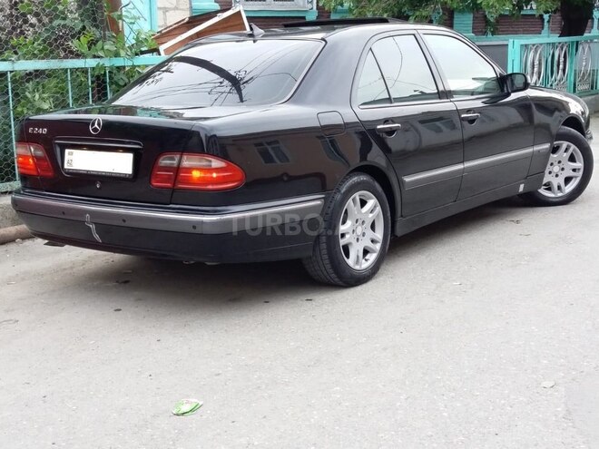 Mercedes E 240 2000, 280,000 km - 2.4 л - Quba