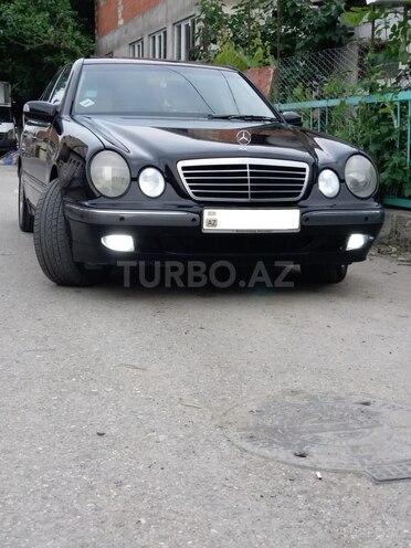 Mercedes E 240 2000, 280,000 km - 2.4 л - Quba