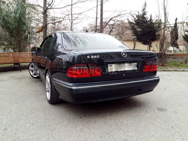 Mercedes E 240 2000, 210,000 km - 2.4 l - Bakı
