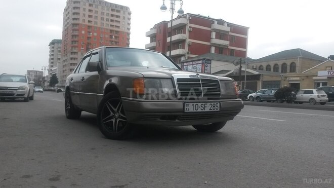 Mercedes E 230 1987, 195,000 km - 2.3 l - Bakı