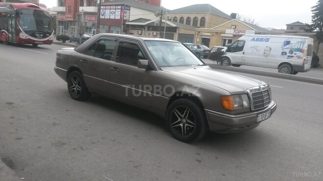 Mercedes E 230 1987, 195,000 km - 2.3 l - Bakı