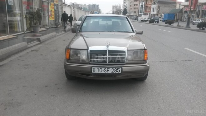 Mercedes E 230 1987, 195,000 km - 2.3 l - Bakı