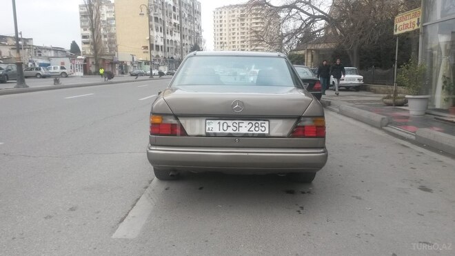 Mercedes E 230 1987, 195,000 km - 2.3 l - Bakı