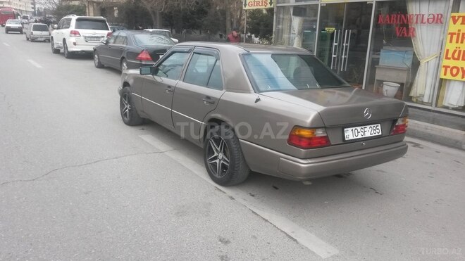 Mercedes E 230 1987, 195,000 km - 2.3 l - Bakı