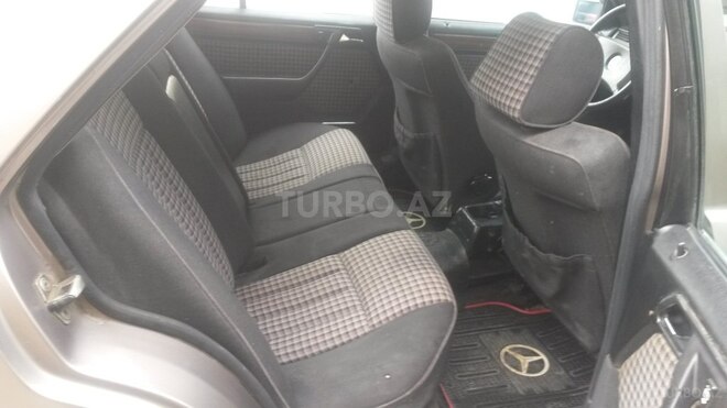 Mercedes E 230 1987, 195,000 km - 2.3 l - Bakı
