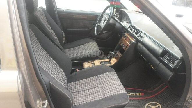 Mercedes E 230 1987, 195,000 km - 2.3 l - Bakı