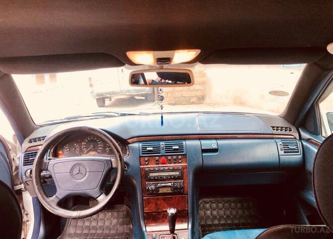 Mercedes E 240 1999, 280,000 km - 2.4 л - Bakı