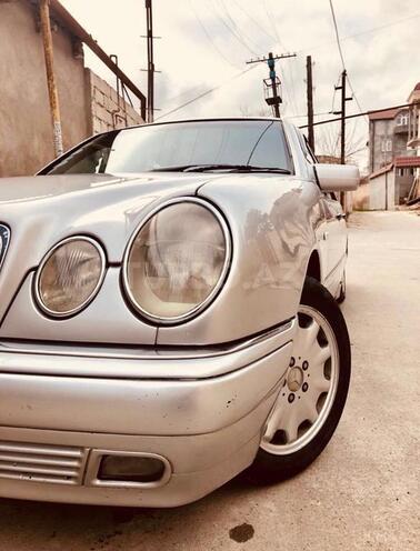 Mercedes E 240 1999, 280,000 km - 2.4 л - Bakı